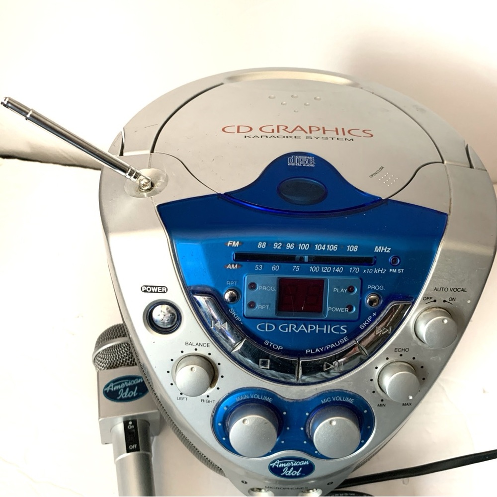 Silver and Blue American Idol Karaoke Machine - Picture 5 of 10